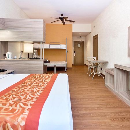 Microtel By Wyndham Boracay Balabag  Екстер'єр фото