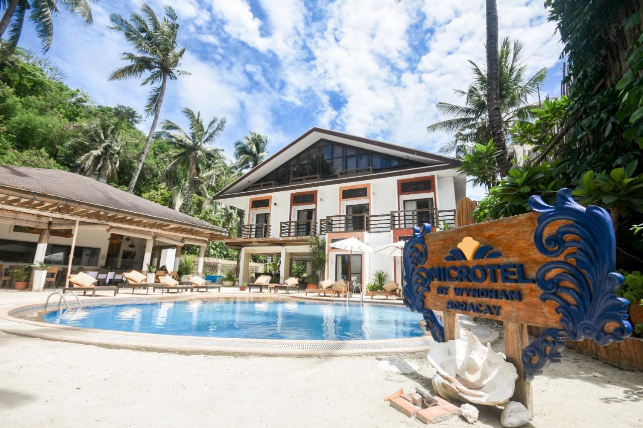 Microtel By Wyndham Boracay Balabag  Екстер'єр фото