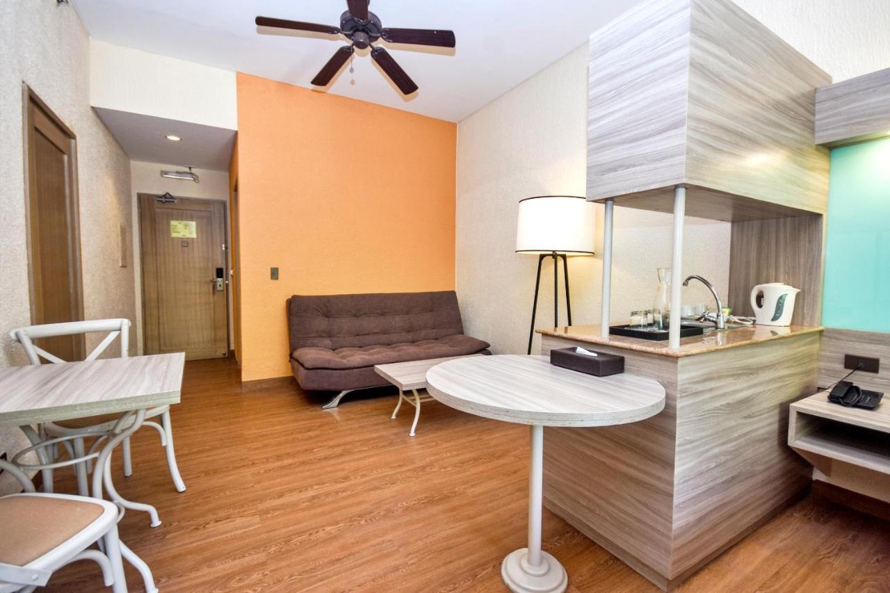 Microtel By Wyndham Boracay Balabag  Екстер'єр фото