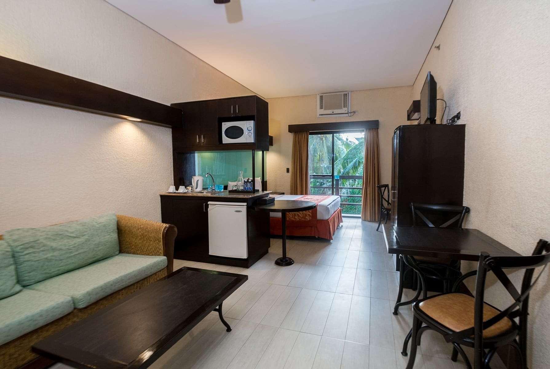 Microtel By Wyndham Boracay Balabag  Екстер'єр фото