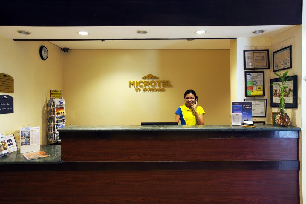 Microtel By Wyndham Boracay Balabag  Екстер'єр фото
