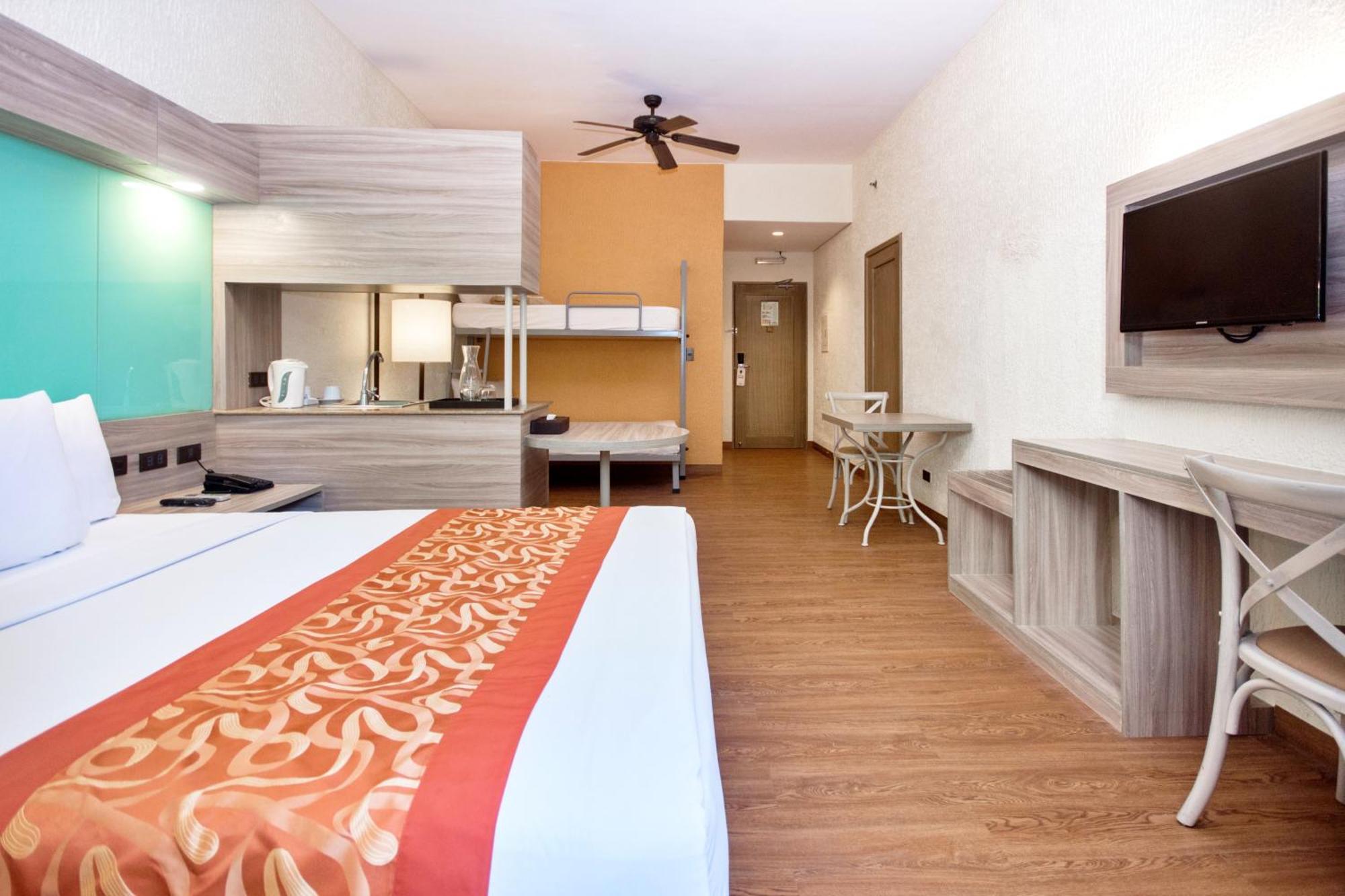 Microtel By Wyndham Boracay Balabag  Екстер'єр фото