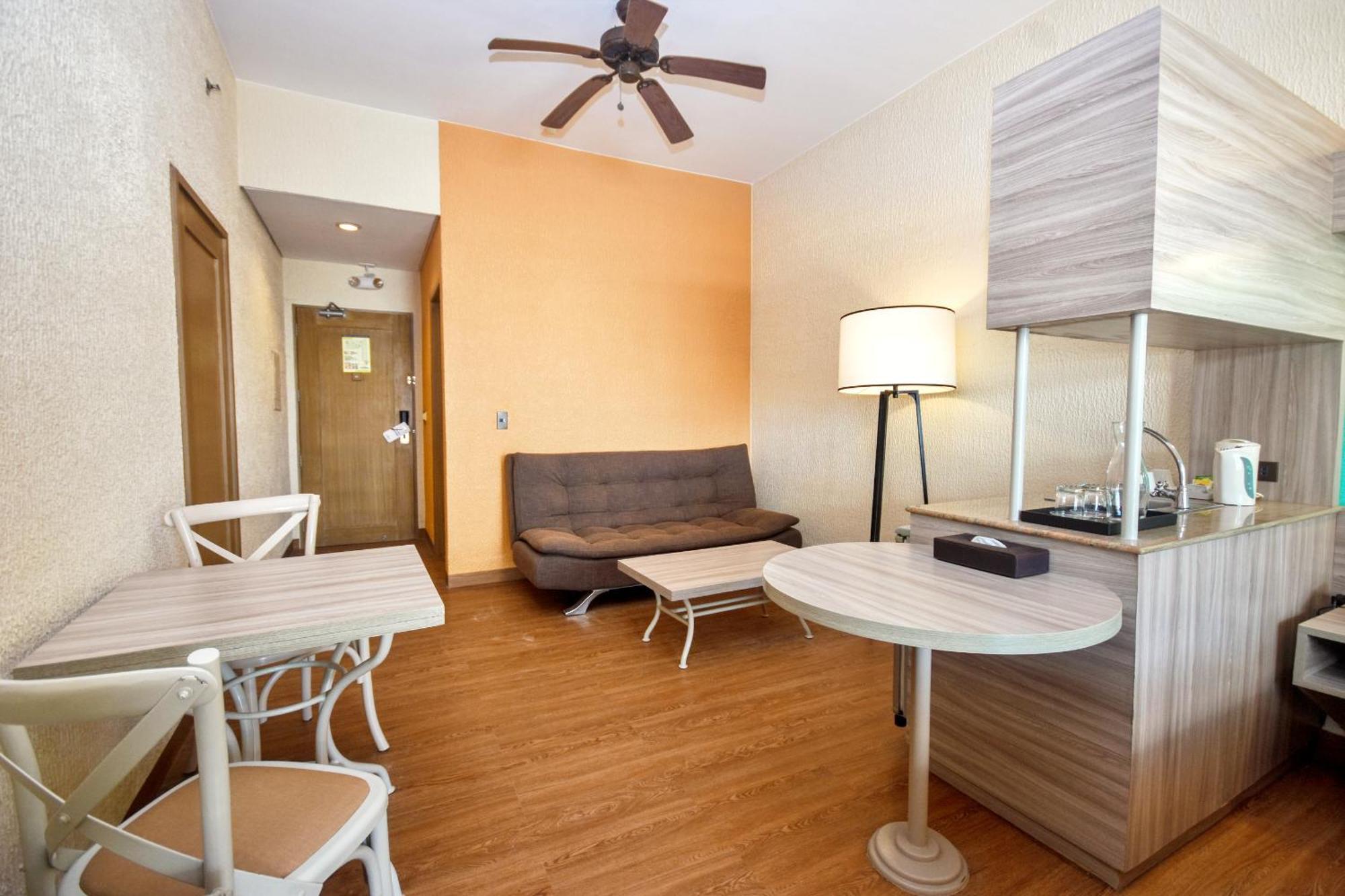Microtel By Wyndham Boracay Balabag  Екстер'єр фото