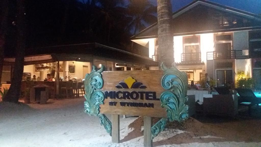 Microtel By Wyndham Boracay Balabag  Екстер'єр фото