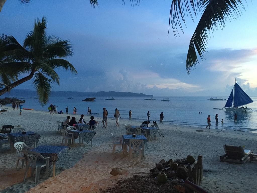 Microtel By Wyndham Boracay Balabag  Екстер'єр фото