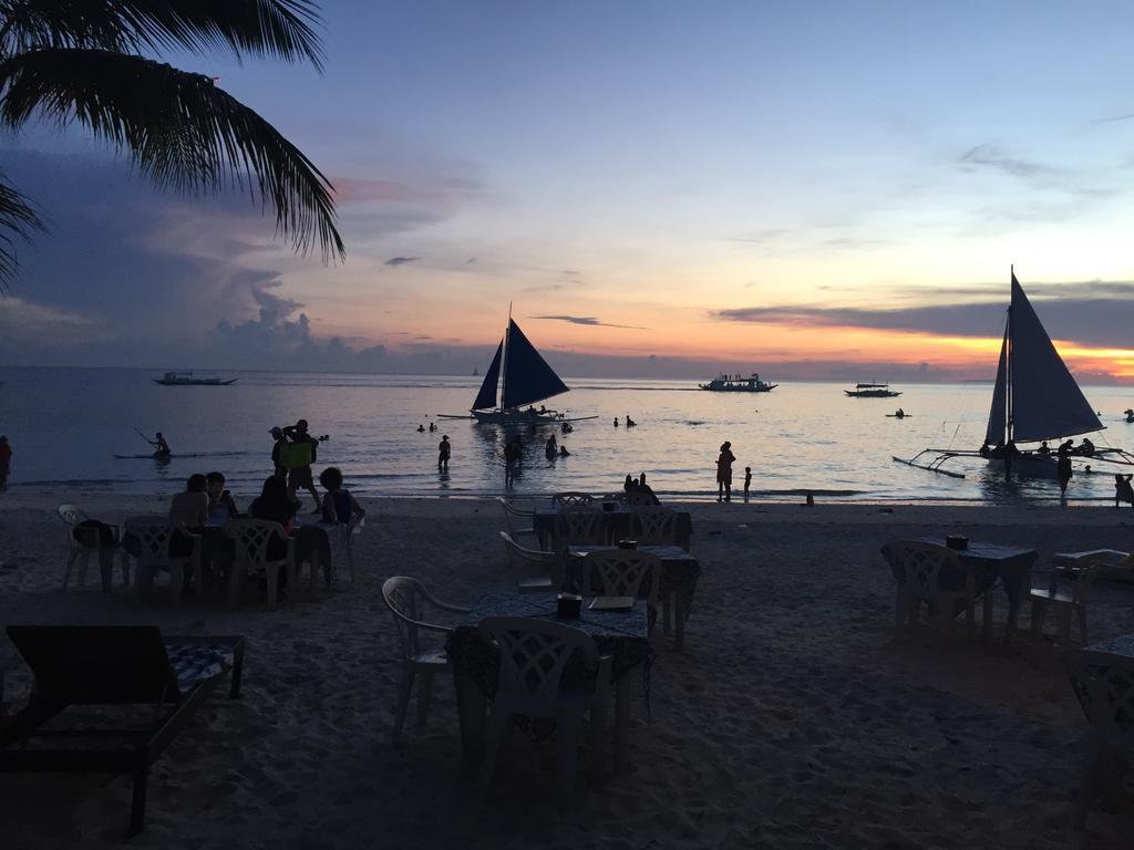 Microtel By Wyndham Boracay Balabag  Екстер'єр фото